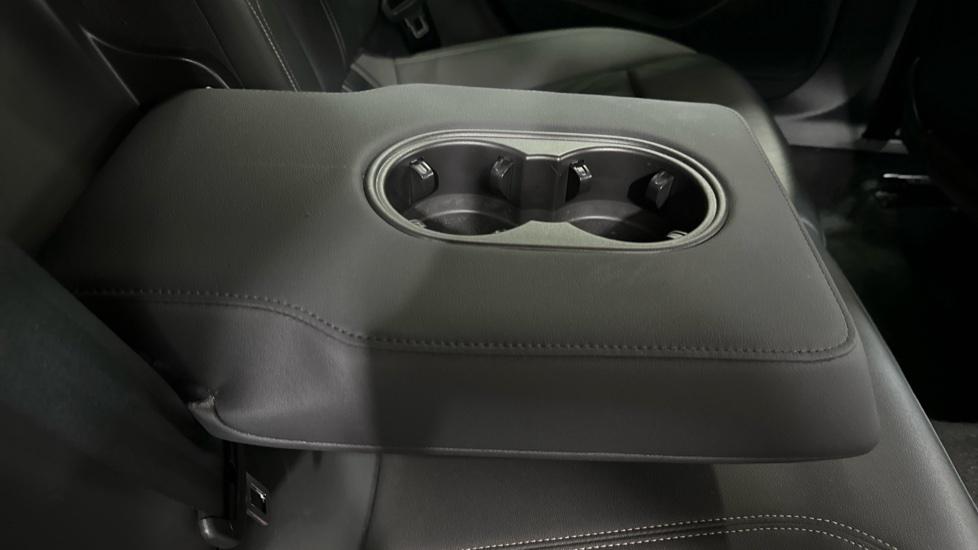 Rear Armrest/ Cup Holder