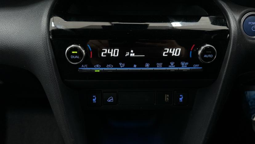 Air Conditioning /Dual Climate Control/Heated Seats 