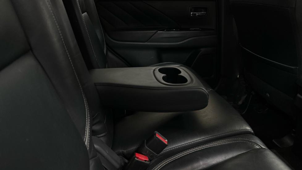 Rear Armrest/ Cup Holder