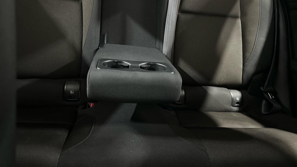 Rear Armrest/ Cup Holder