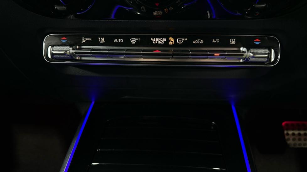 Dual Climate Control / Air Conditioning / Ambient Lighting 