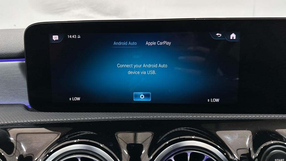 Apple Car Play & Android Auto