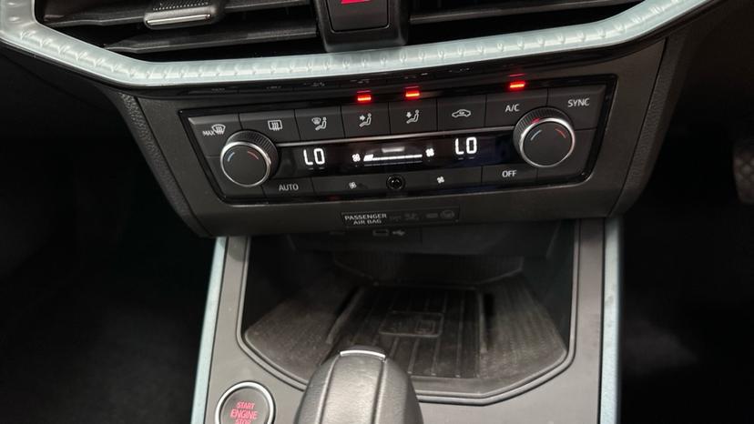 Air Conditioning /Dual Climate Control /Wireless Charging 