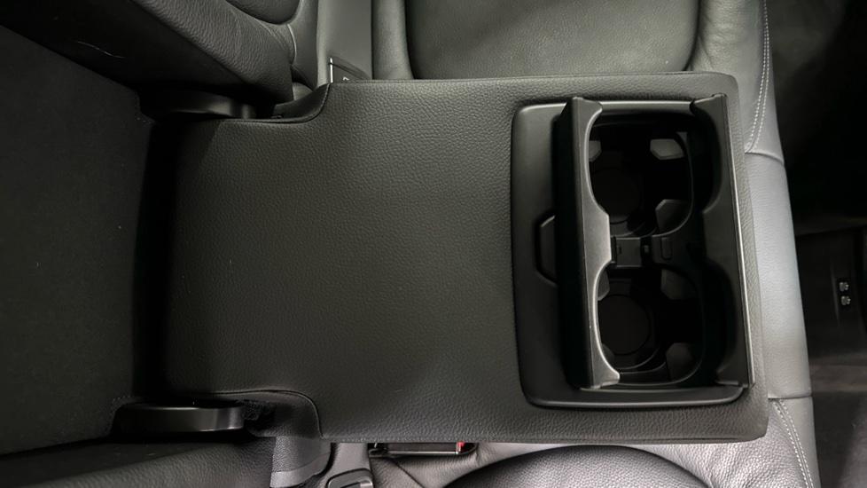 Rear Armrest/ Cup Holder