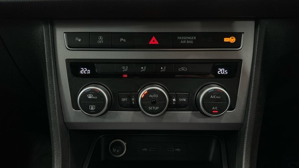 Auto Stop Start /Air Conditioning /Dual Climate Control 