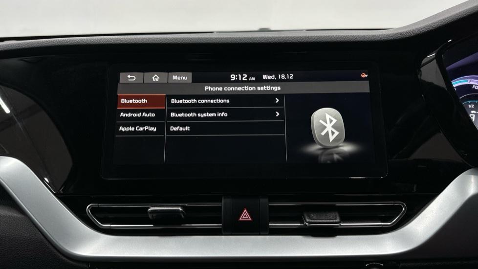 Bluetooth / Apple CarPlay / Android Auto 