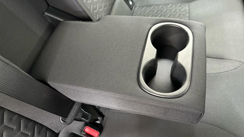 Rear Armrest/ Cup Holder