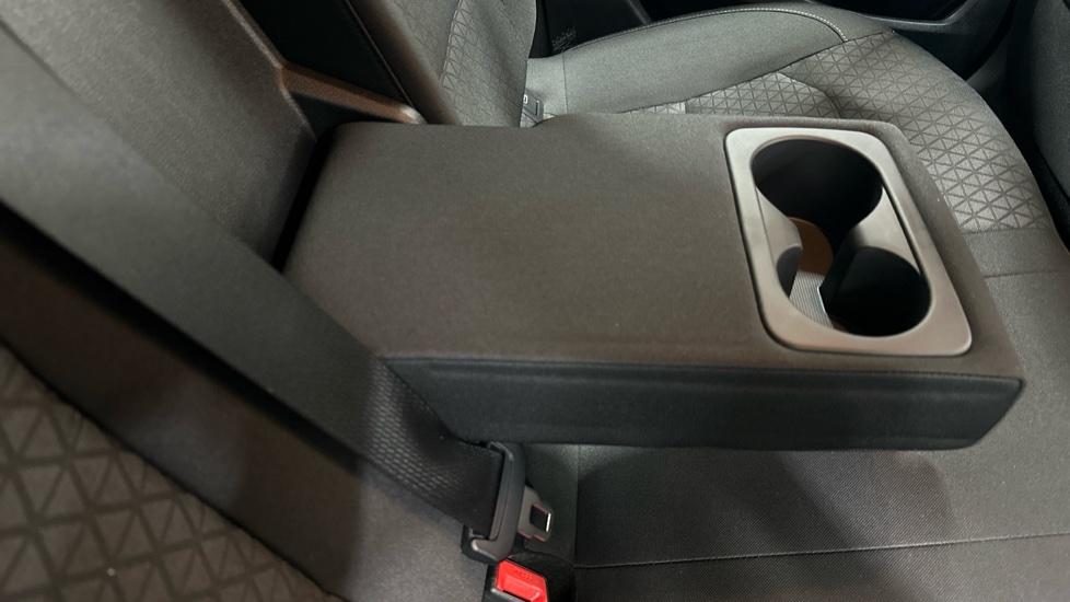 Rear Armrest/ Cup Holder