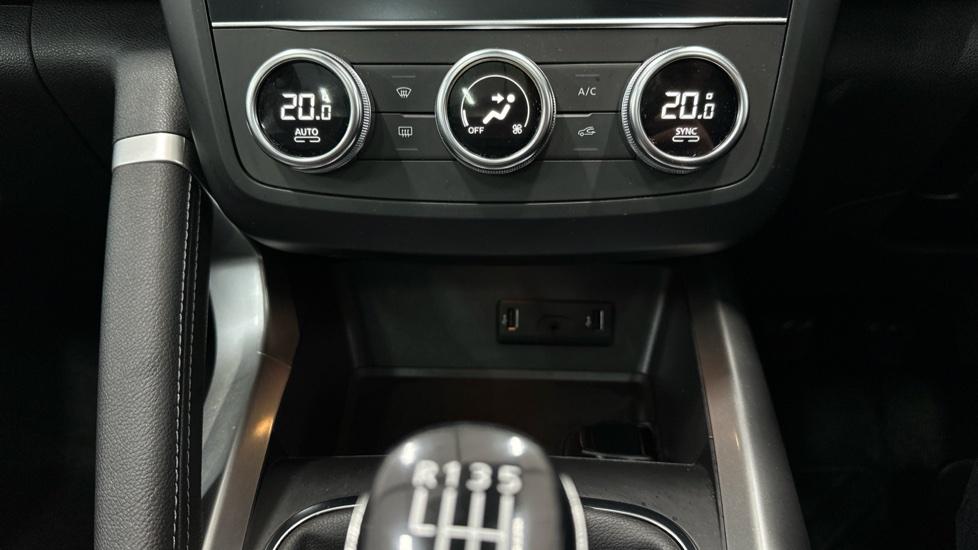 Dual Climate Control / Air Conditioning 