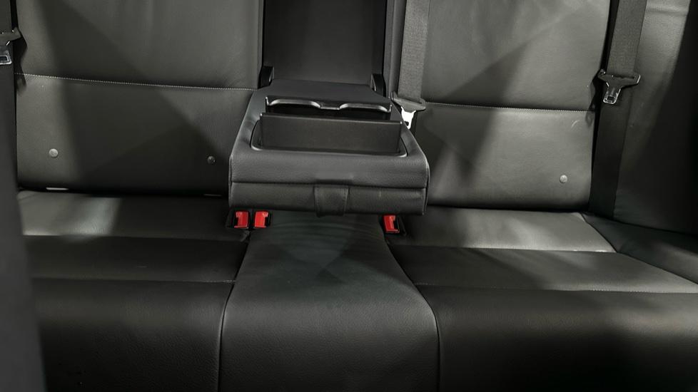 Rear Armrest/ Cup Holder