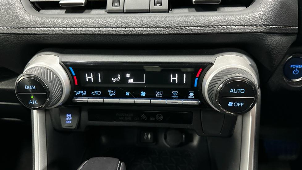 Dual Climate Control / Air Conditioning 