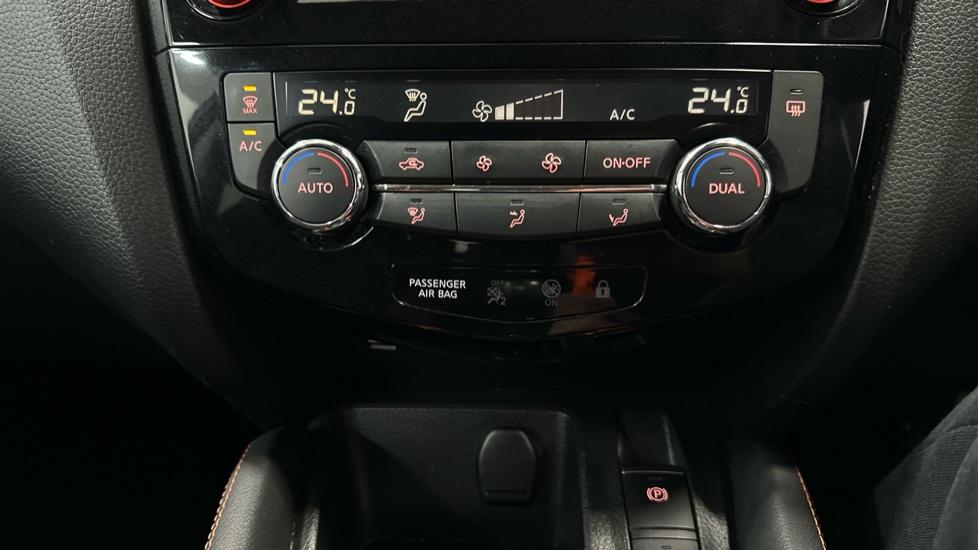 Dual Climate Control / Air Conditioning 