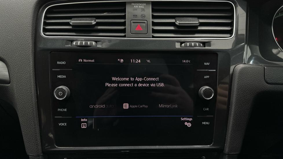 Apple Car Play & Android Auto