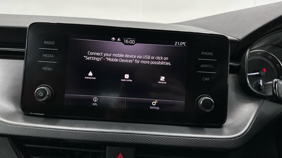 Apple Car Play & Android Auto