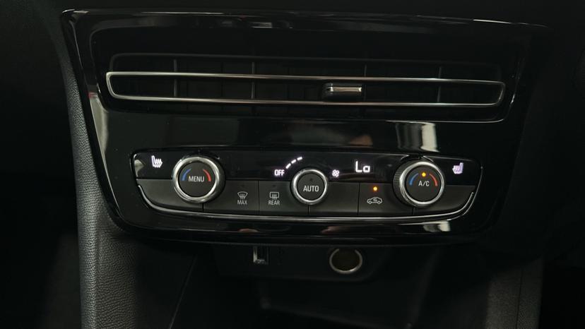 Air Conditioning /Dual Climate Control/Heated Seats 