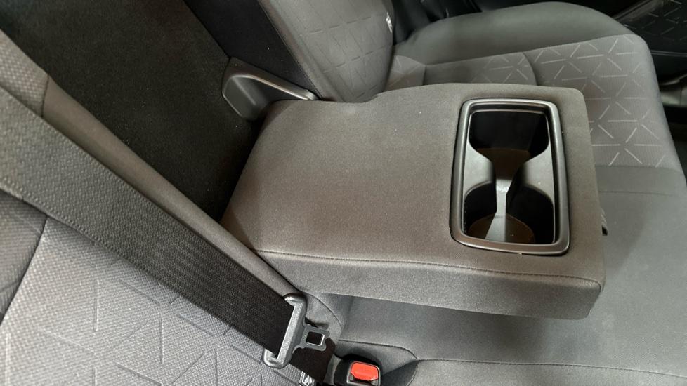 Rear Armrest/ Cup Holder