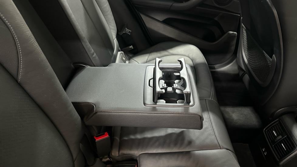 Rear Armrest/ Cup Holder