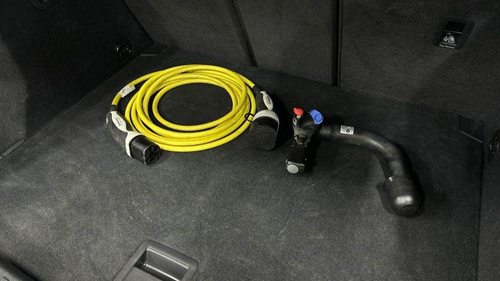 Charging cables/ Tow Bar 