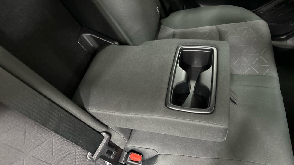 Rear Armrest/ Cup Holder