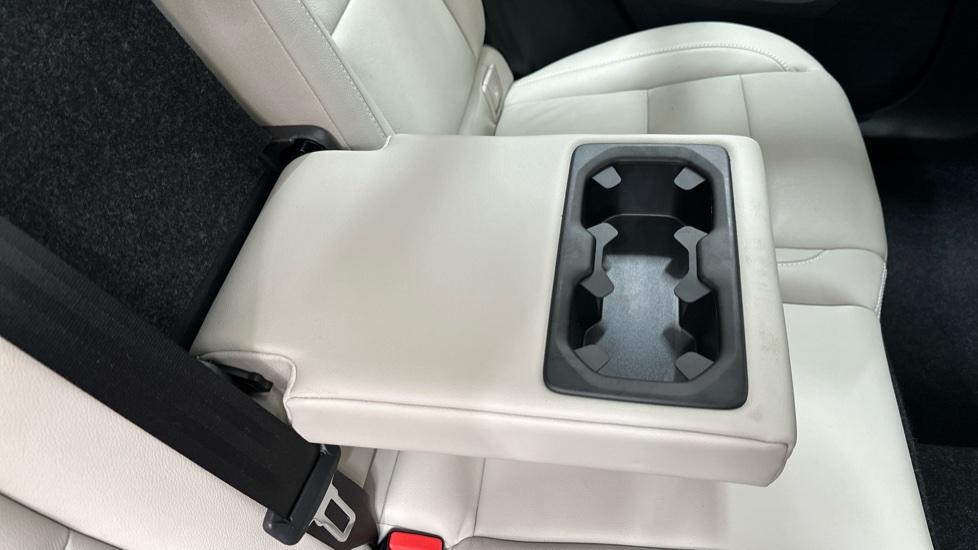 Rear Armrest/ Cup Holder