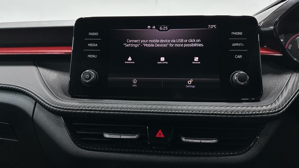 Apple Car Play & Android Auto