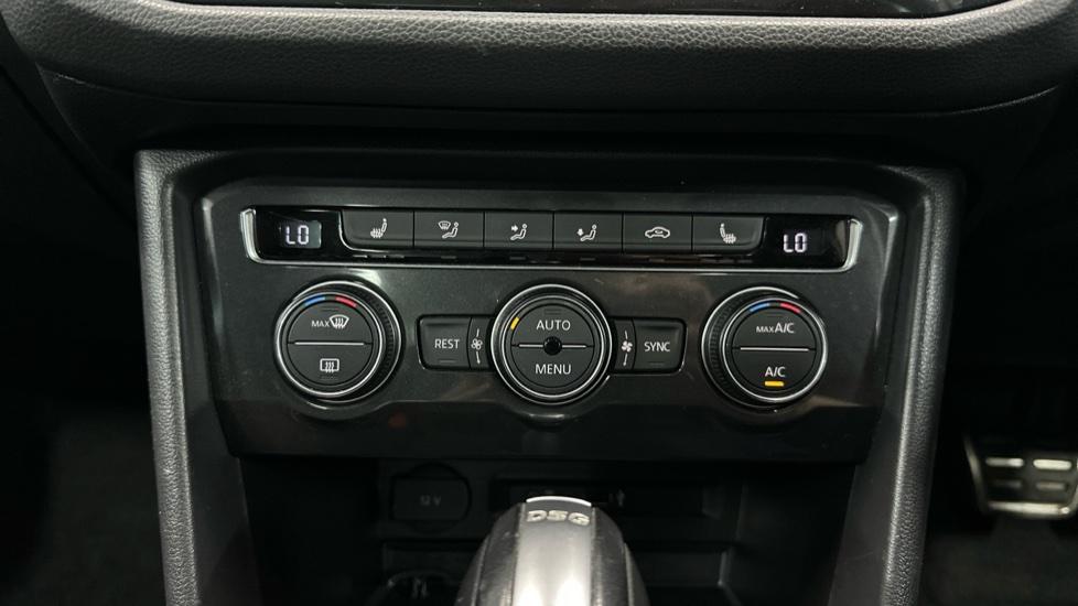 Air Conditioning /Dual Climate Control/Heated Seats 