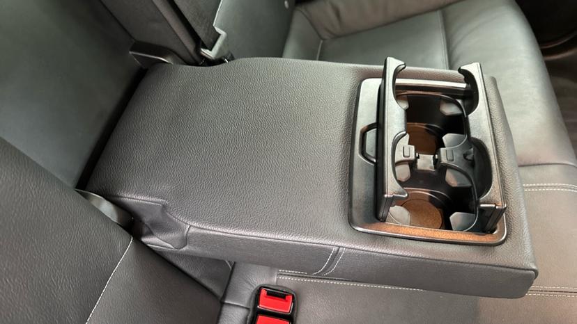 Rear Armrest/ Cup Holder