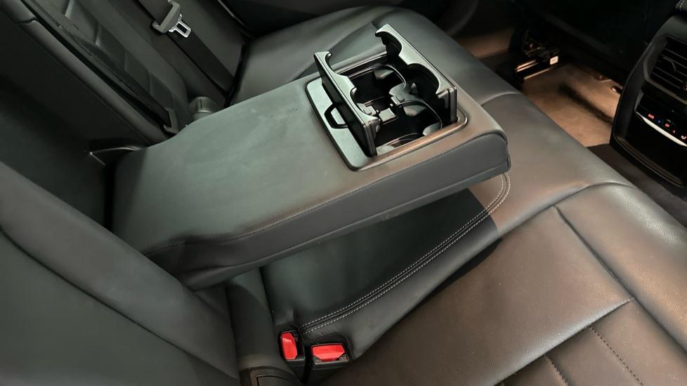 Rear Armrest/ Cup Holder