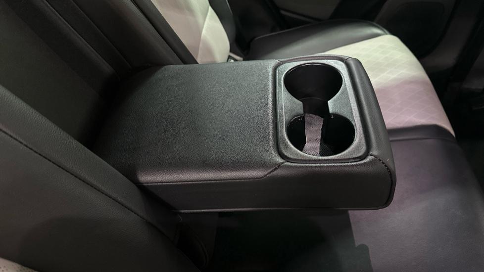 Rear Armrest/ Cup Holder