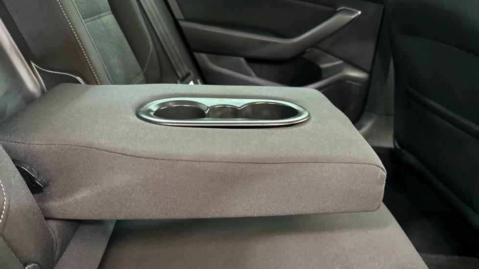 Rear Armrest/ Cup Holder