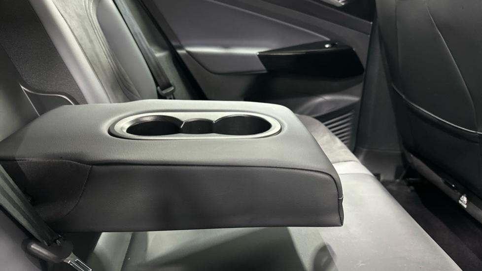 Rear Armrest/ Cup Holder