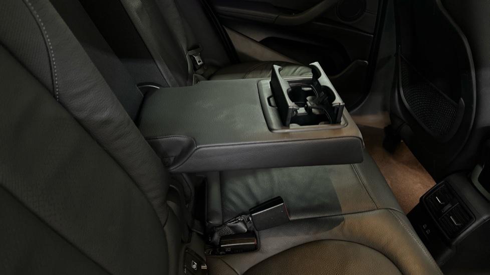 Rear Armrest/ Cup Holder