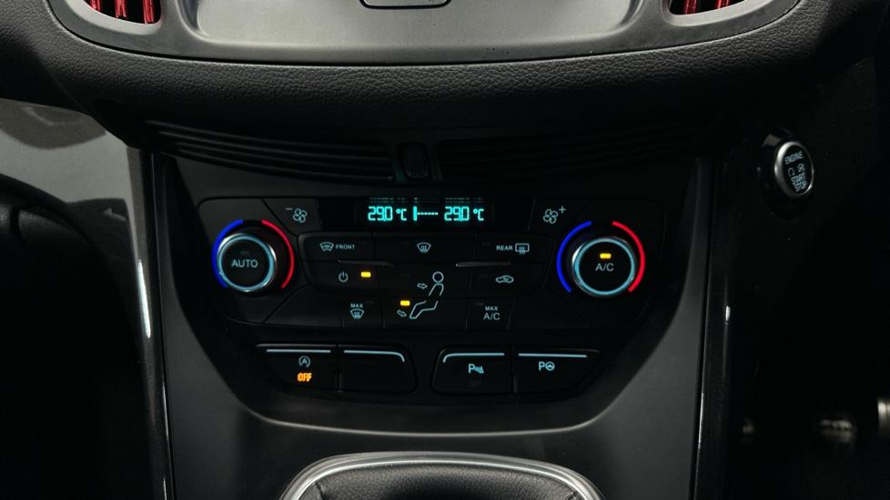 Dual Climate Control / Air Conditioning  / Auto Stop Start 