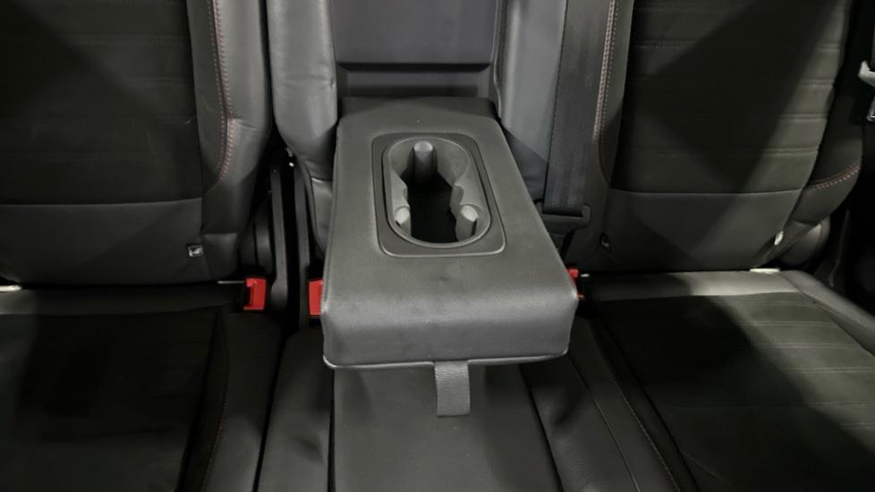 Rear Armrest/ Cup Holder