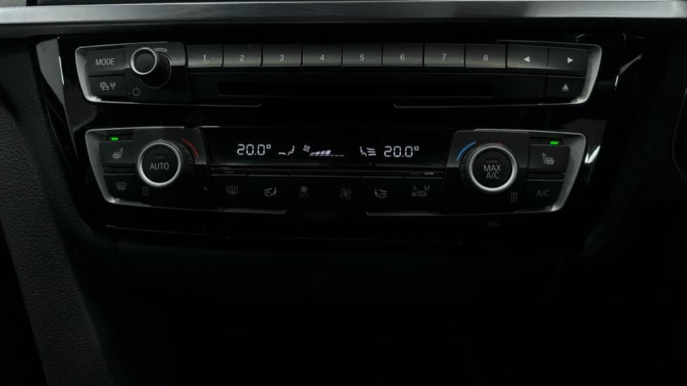 Air Conditioning /Dual Climate Control/Heated Seats 