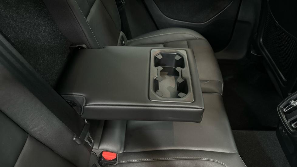 Rear Armrest/ Cup Holder