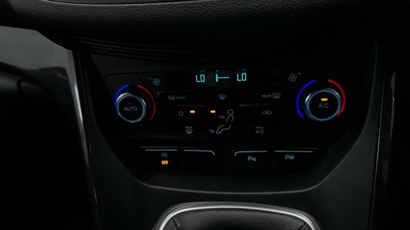 Air Conditioning /Dual Climate Control/Auto Stop Start /Auto Park 