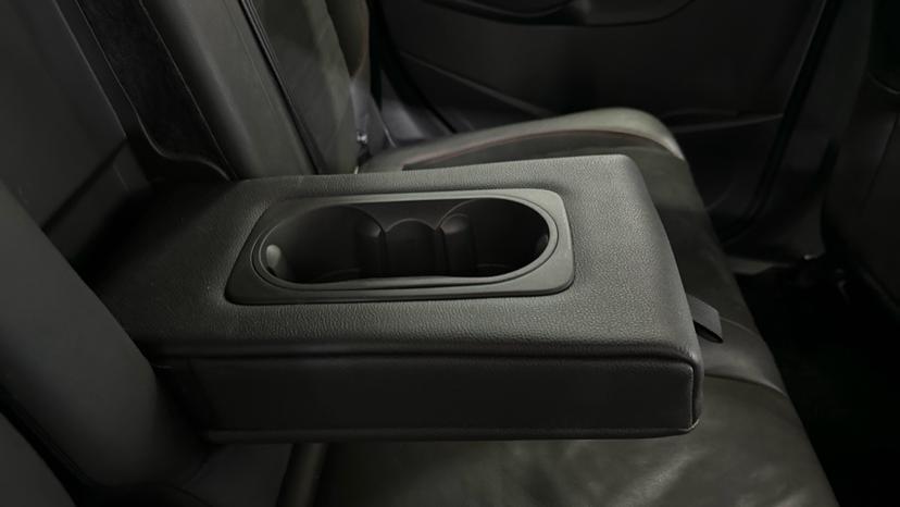 Rear Armrest/ Cup Holder