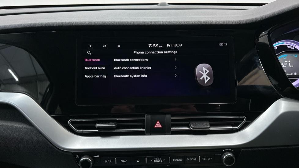 Apple CarPlay / Android Auto / Bluetooth 