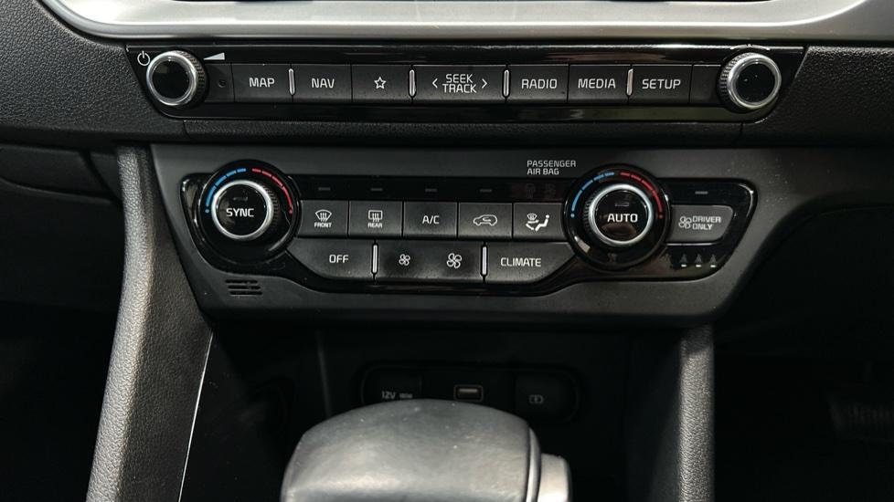 Dual Climate Control / Air Conditioning 