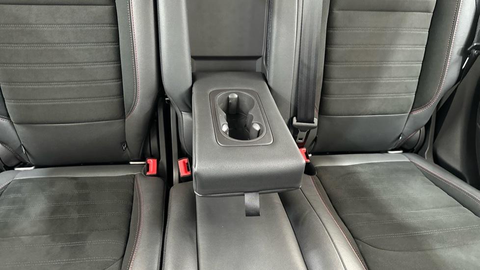 Rear Armrest/ Cup Holder