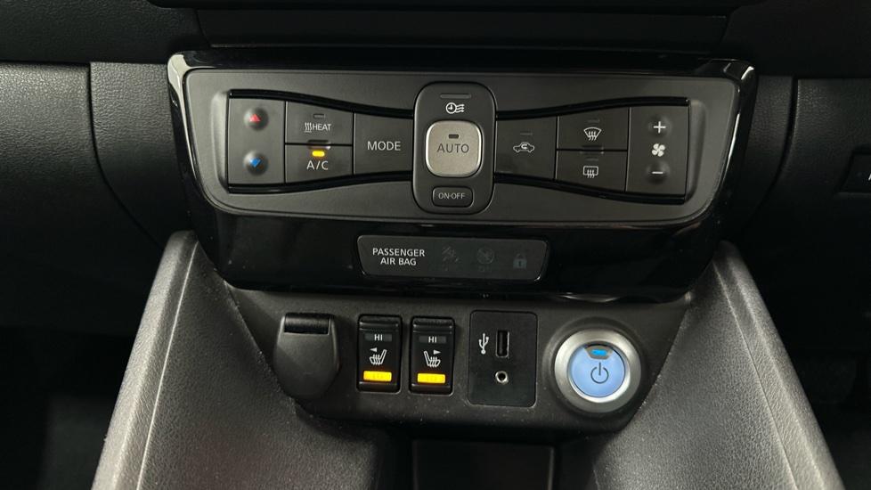 Air Conditioning  / Heated Seats 