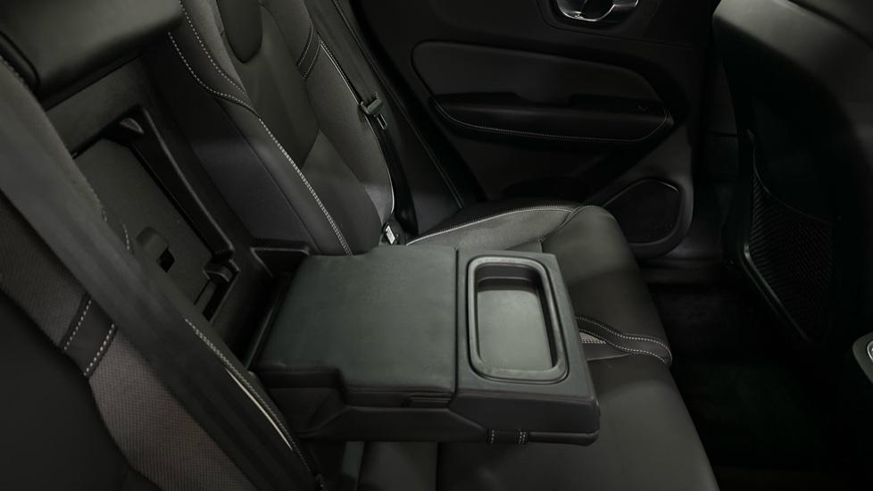 Rear Armrest/ Cup Holder