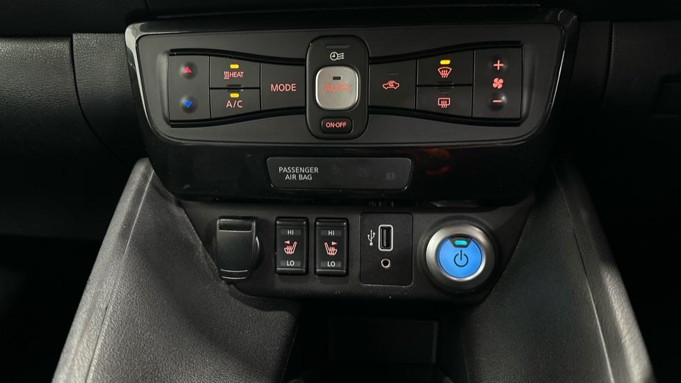 Air Conditioning / Heated Seats