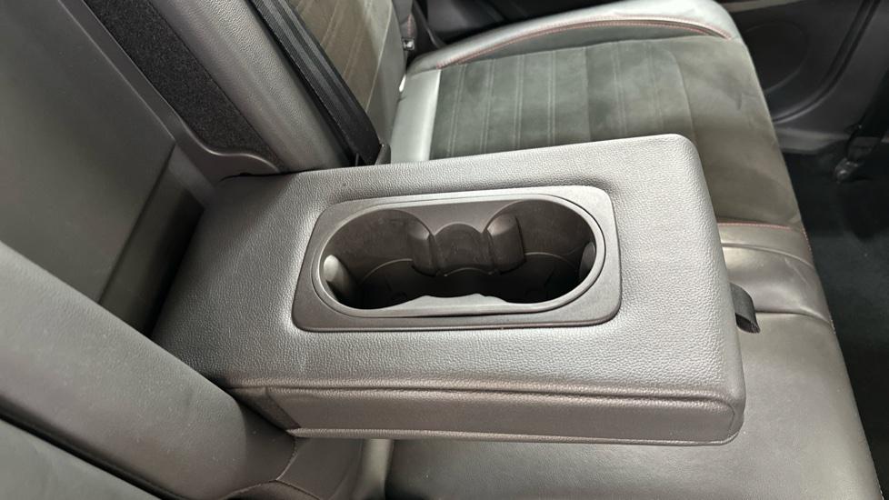 Rear Armrest/ Cup Holder