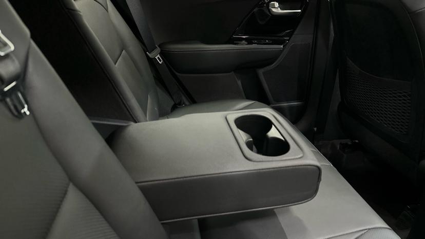 Rear Armrest/ Cup Holder