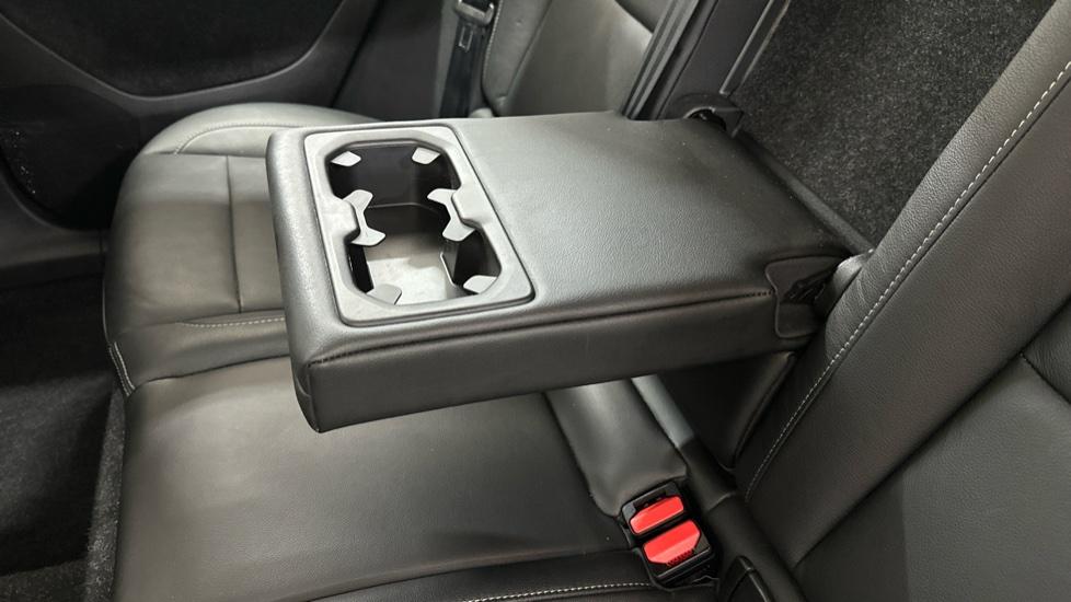 Rear Armrest/ Cup Holder