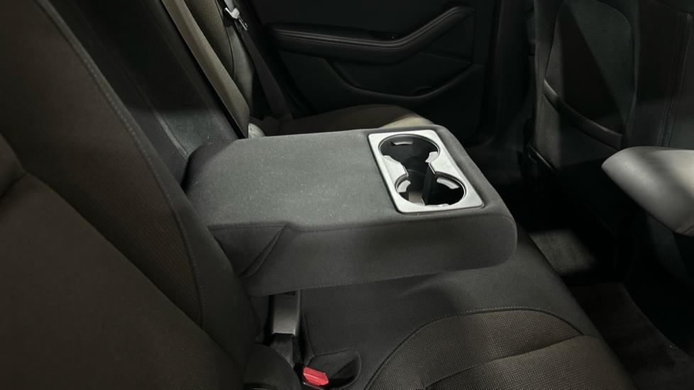 Rear Armrest/ Cup Holder