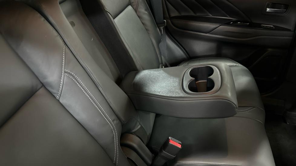 Rear Armrest/ Cup Holder