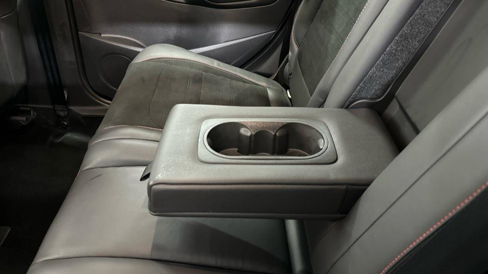 Rear Armrest/ Cup Holder